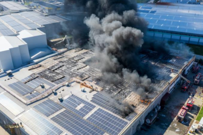 Manisa’da şekerleme fabrikasında büyük yangın