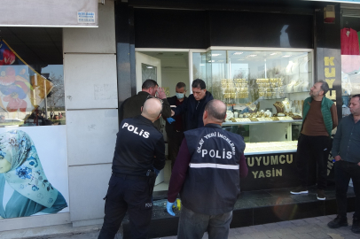 Adana’da kuyumcu soyguncusu çaldığı 6 bilezikle yakalandı