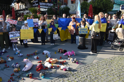 Antalya’da Ukrayna-Rusya savaşı anması: “En büyük acı çocukların geleceği”