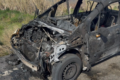 Bandırma-Erdek yolunda araç seyir halindeyken alev aldı