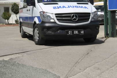 Adana'da feci kaza: Kamyonetle otomobil çarpıştı, 1'i ağır 3 yaralı