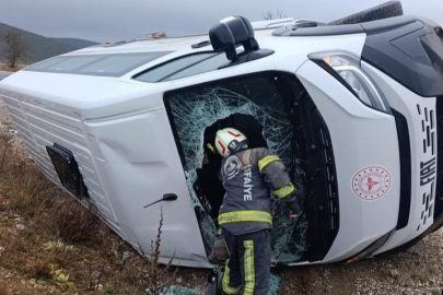 Denizli'de servis aracı yan yattı: 9 Yaralı