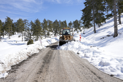 Göksun’da kapanan yollar yeniden ulaşıma açılıyor