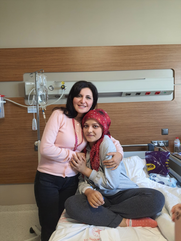 Her şey bitti demişti, şimdi üniversiteli Elif Naz'ın azmi kanseri yendi 2