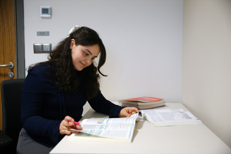 Her şey bitti demişti, şimdi üniversiteli Elif Naz'ın azmi kanseri yendi 4