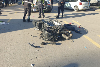 Mersin’de hafif ticari araç ile motosiklet çarpıştı: 1 ölü, 1 yaralı