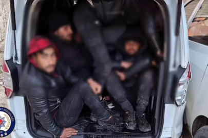 Tıka basa dolu araçla göçmen taşıdı, tutuklanarak cezaevine gönderildi