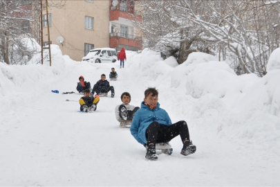 Kar nedeniyle bazı il ve ilçelerde okullar tatil edildi