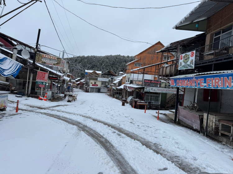 Kış bereketi geri döndü! Zorkun Yaylası beyaz örtüyle kaplandı! 2