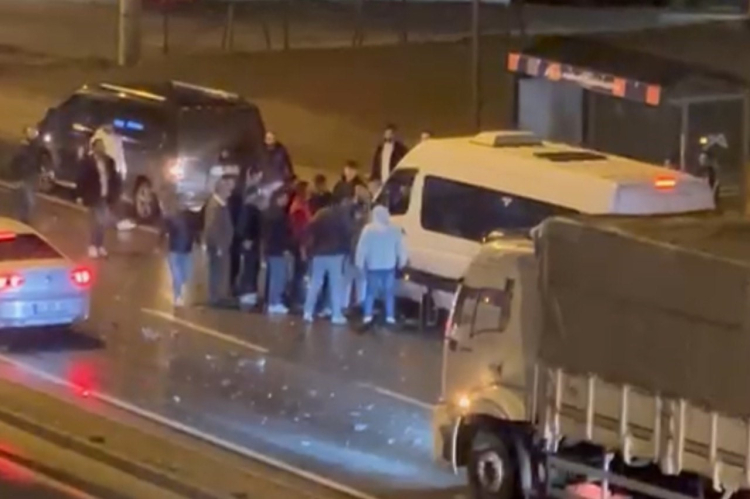 Mersin D-400 karayolunda tır dehşeti 2 yaralı 2