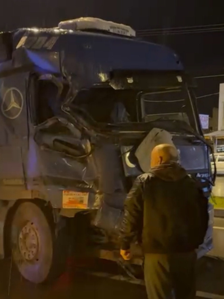 Mersin D-400 karayolunda tır dehşeti 2 yaralı 3