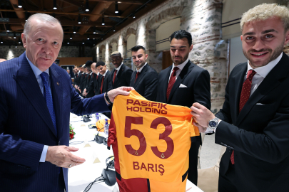 Cumhurbaşkanı Erdoğan’dan Galatasaray’a tebrik telefonu