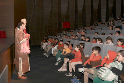 'Haydi Gençler Tiyatroya’ Projesi ortaokul öğrencilerini sahneyle buluşturuyor