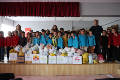 Kozan'da ilkokul öğrencileri harçlıklarıyla ihtiyaç sahiplerine destek oluyor