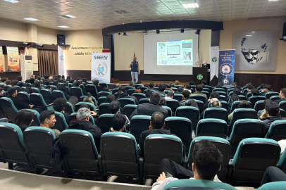 Adana İl Emniyet Müdürlüğü, gençlere siber tehditlere karşı farkındalık eğitimi verdi