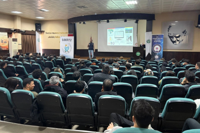 Adana İl Emniyet Müdürlüğü, gençlere siber tehditlere karşı farkındalık eğitimi verdi