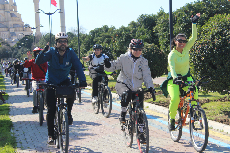 “Bağımsızlık En Çok Sana Yakışır” Sloganı Adana’da pedallarla hayat buldu