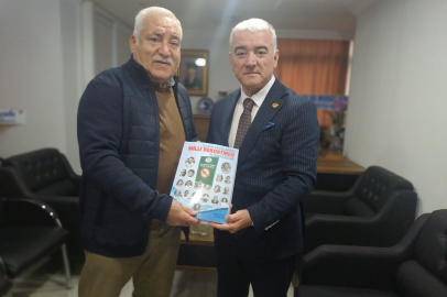 Ramazan Şanıvar imzalı eserini ÇGC Başkanı Kurtul Çakın’a armağan etti