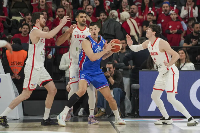 12 Dev Adam, Dünya Kupası Avrupa Elemeleri'nde üst tura yükselmeyi garantiledi