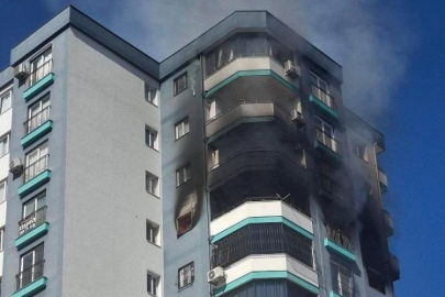 Adana’da 10’uncu katta yangın paniği: Polis havaya ateş açtı, mahsur kalan kişi kurtarıldı