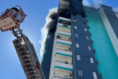 Adana’da korku dolu anlar: Yangında mahsur kalan hamile kadın son anda kurtarıldı