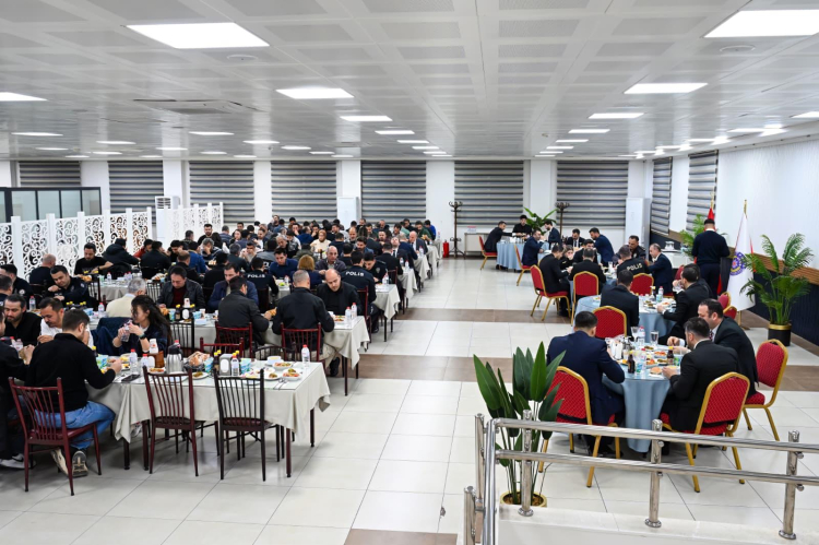 Adana Emniyet Müdürü Arıkan, personelleriyle iftar sofrasında buluştu