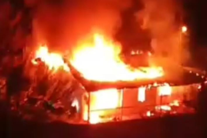 Adana Saimbeyli’de ev yangını paniği ev kullanılamaz hale geldi