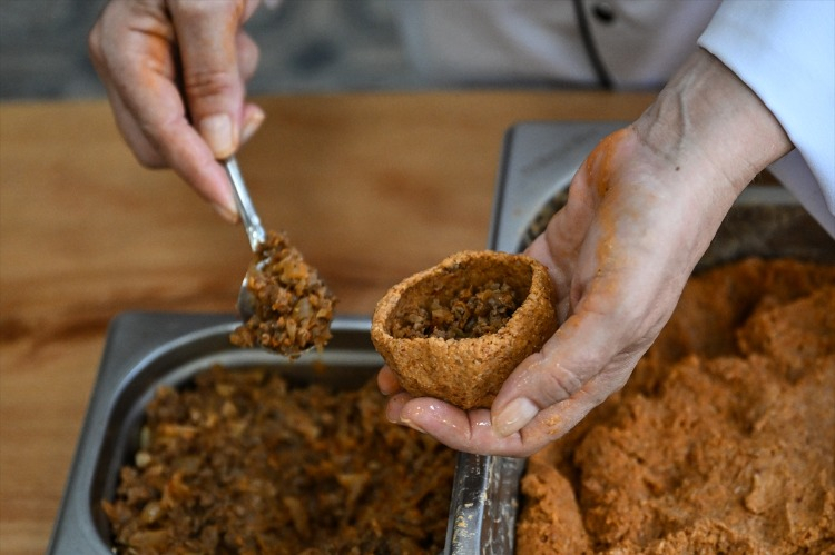 ADANA İÇLİ KÖFTESİ İÇİN GEREKLİ MALZEMELER