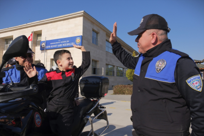 Mersin'de DMD hastası Ünal Tuna'nın polislik hayali gerçek oldu