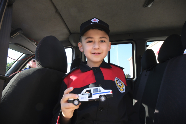 Mersin'de DMD hastası Ünal Tuna'nın polislik hayali gerçek oldu 2