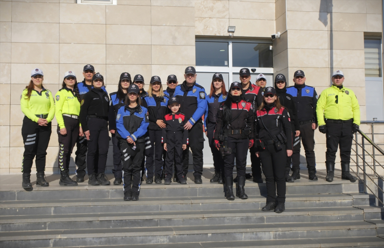 Mersin'de DMD hastası Ünal Tuna'nın polislik hayali gerçek oldu 4