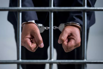 Mersin Erdemli'de uyuşturucu operasyonunda yakalanan 5 zanlıdan 4'ü tutuklandı