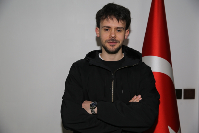 Adanalı genç diş hekiminden Erzurum sokaklarında snowboard keyfi