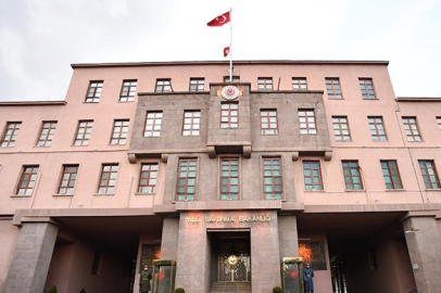 İletişim Başkanı Duran: Türkiye hava sahasına yönelen füze havada vuruldu