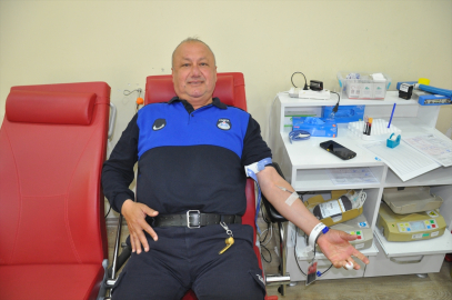 Mersinli zabıta memuru Oktay Topçu 15 yılda 50 ünite kan bağışlayarak onlarca hastaya umut oldu