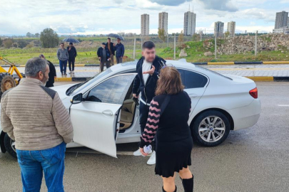 Adana’da silah göstererek yolu açtıran genç tutuklandı