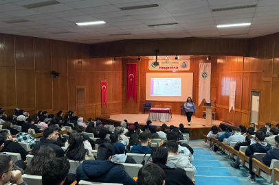 Çukurova Üniversitesi’ndeki öğrencilere madde ve teknoloji bağımlılığından korunma yöntemleri öğrencilere anlatıldı
