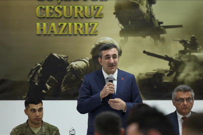 Cumhurbaşkanı Yardımcısı Yılmaz, KKTC'de Mehmetçikle iftar yaptı