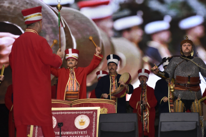 Antalya’nın fethinin 819. yılında Milli Savunma Bakanlığı Mehteran Birliği konser verdi