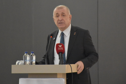 Zafer Partisi Genel Başkanı Özdağ, Adana’da iftar programında vatandaşlarla buluştu