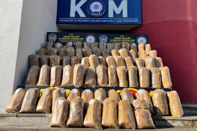 Adana'da 1 ton 650 kilogram kaçak tütün ele geçirildi