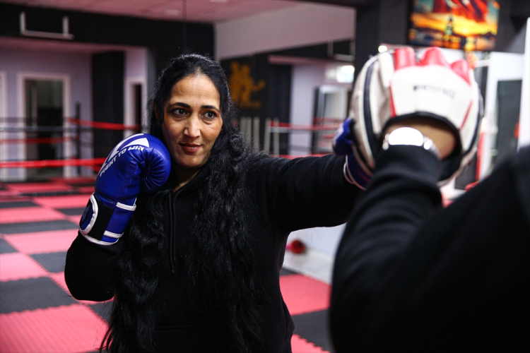 Adana’da kadınlara şiddete karşı ücretsiz boks eğitimi 2