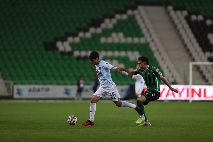 Adana Demirspor Sakarya deplasmanında 4 gol yedi 4