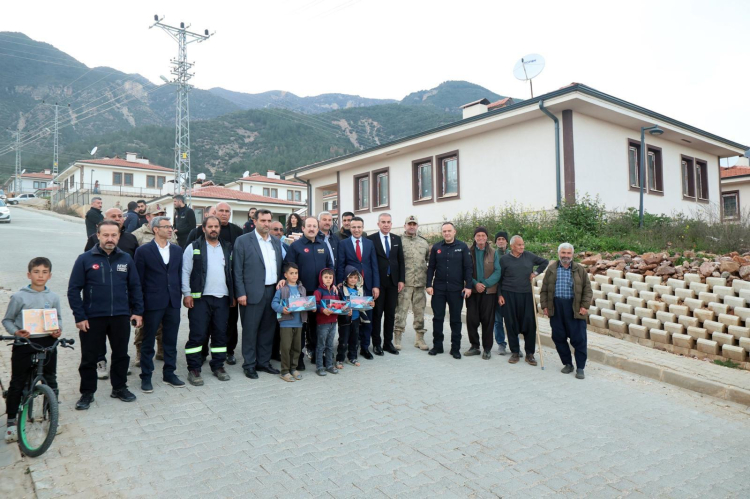 AFAD Başkanı Ali Hamza Pehlivan Hatay'da köy evlerini inceledi 4