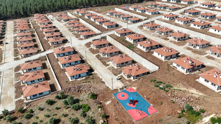 AFAD Başkanı Ali Hamza Pehlivan Hatay'da köy evlerini inceledi 5