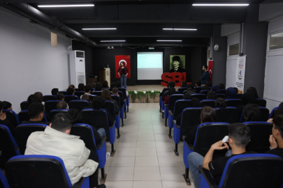 Çukurova Üniversitesi’nde “Eğlencene Pranga Vurma” etkinliği ile dijital oyun bağımlılığına dikkat çekildi