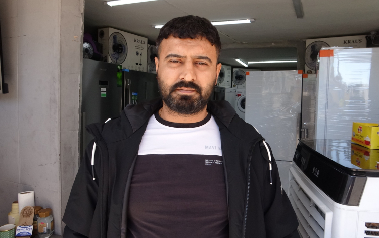 Mersin'de bir esnaf, iyilik yapmak istediği genç tarafından soyuldu 2