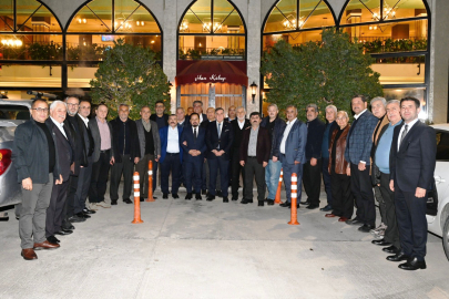 Sarıçam Belediye Bilal Başkanı Uludağ, eski başkanlarla Ramazan sofrasında bir araya geldi