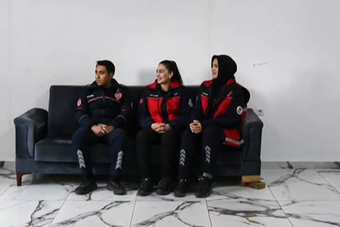 Adana’da kadın itfaiyeciler zorlu görevlerin üstesinden geliyor