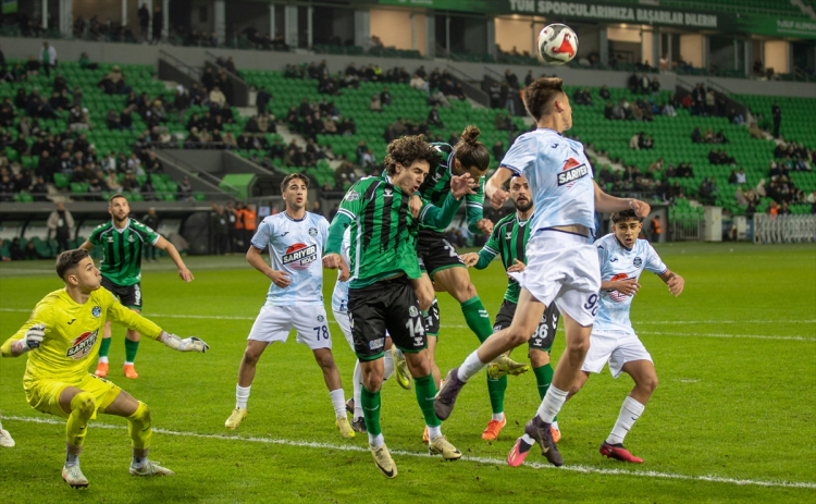 Adana Demirspor Sakarya deplasmanından 4-0'lık mağlubiyetle ayrıldı 2